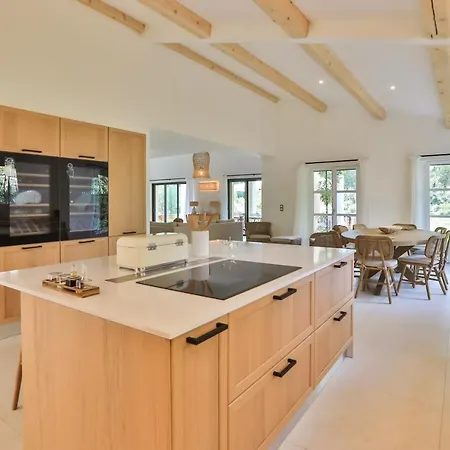 Villa Sumptuous Facing The Bay Of Canebiers
